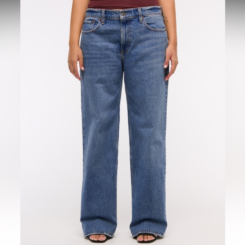 Abercrombie & Fitch The ‘90s Baggy Low Rise Jean Medium Wash